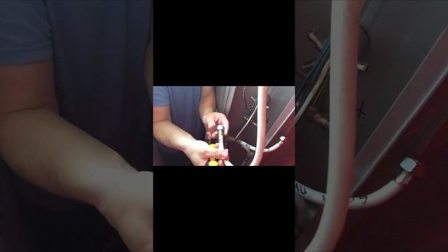 Видео №105. Установка нового смесителя в душевую кабнку смотреть онлайн