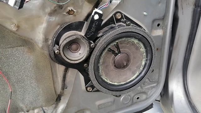Ремонт подвесов штатных динамиков Тойота Севойя 2001
