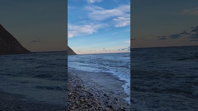 Архипо-Осиповка 17 октября 2023 года ? Сегодня потрясающе красивые и небо, и закат, и море ? смотреть онлайн