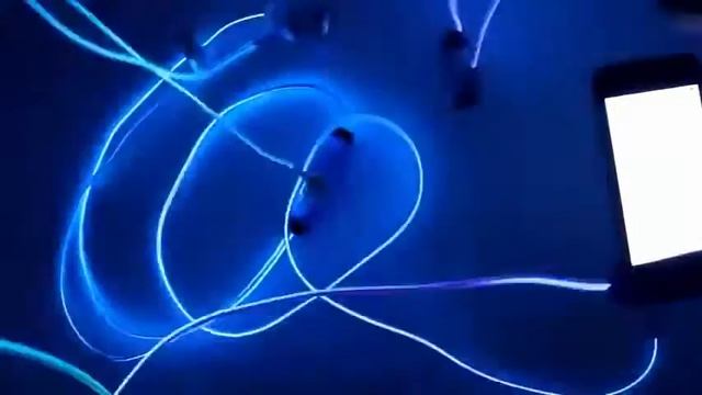 СВЕТЯЩИЕСЯ НАУШНИКИ | ПУЛЬСИРУЮТ В БИТ смотреть онлайн