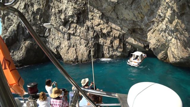 Boat Trip Around The Capri Island / Катание на катере вокруг острова Капри смотреть онлайн