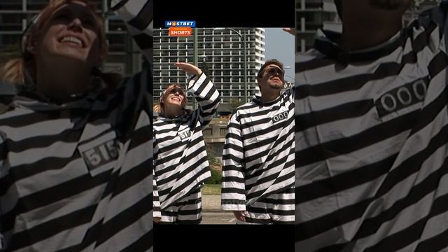 Можно ли спуститься на веревке из ткани, волос и туалетной бумаги??#shorts смотреть онлайн