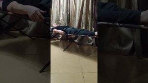 самодельная походная раскладушка для палатки.