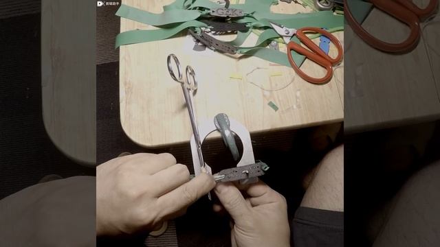 Perfect band tying with a wire buckle смотреть онлайн