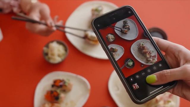 Правила этикета радости. Как нужно делиться впечатлениями и фото в социальных сетях смотреть онлайн