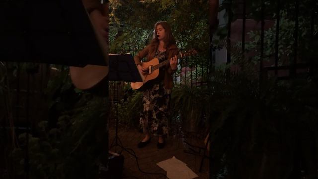Maya Rose plays "Skinny" - first time tonight at the "Common" a restaurant in Stratford Ontario смотреть онлайн