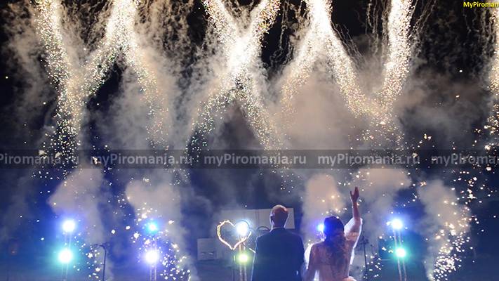 Сердца, пиротехнический цветок и потрясающий фейерверк на свадьбу смотреть онлайн