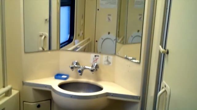 Фирменный вагон. Обзор. Помещение туалета. смотреть онлайн