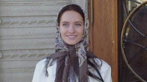 Платок шерстяной с шелковой бахромой "Огонёк в ладонях", вид 1