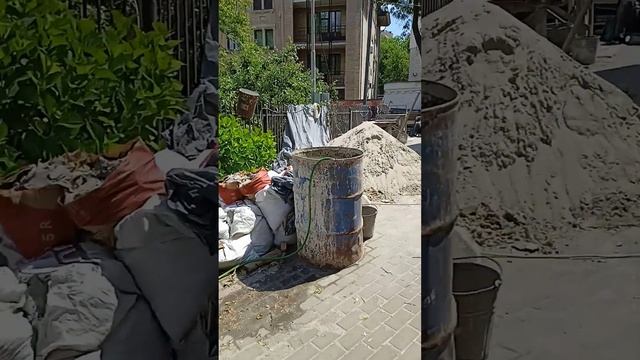 Город Киев. Выход из Покровского женского монастыря... смотреть онлайн