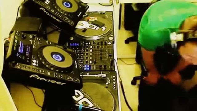 EDGAR KALETA играет на смотрикоме