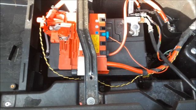 BMW X1 Battery location and How to Jump Start смотреть онлайн