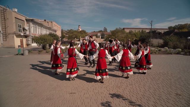 "Ръченица" у виконанні ансамблю танцю "Емоція" смотреть онлайн