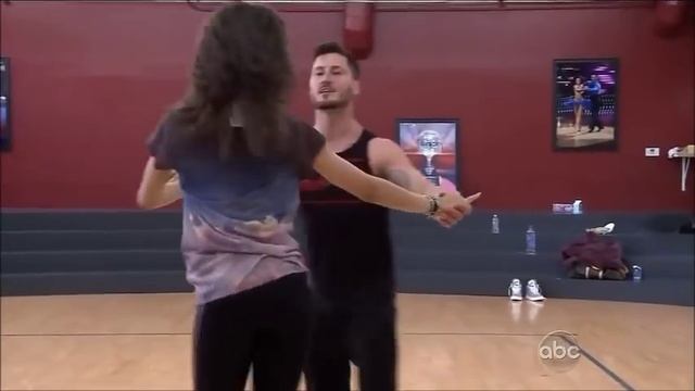 Zendaya Coleman & Val Chmerkovskiy - Samba