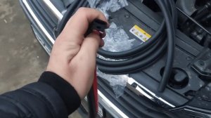 Новый Поло 2021.Достала грязь под капотом. Наклеил уплотнитель.