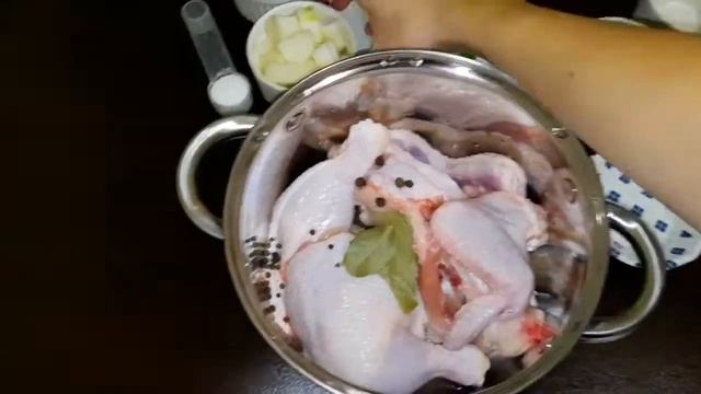 Как да приготвим вкусен пилешки бульон :) смотреть онлайн
