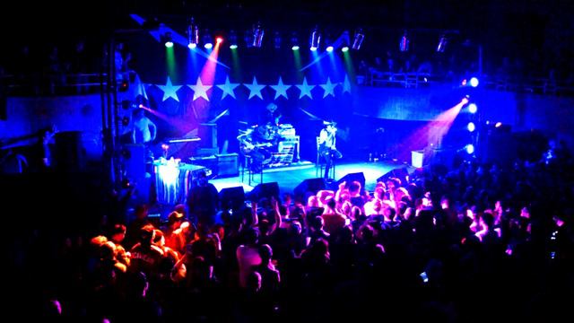 Till Its Gone Yelawolf Bones Owen Newport Ky 12-9-2014 смотреть онлайн