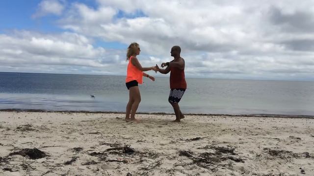 Bachata on the beach with Danza Latina смотреть онлайн