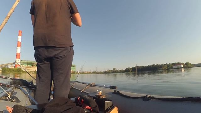 ЛОВЛЯ ОГРОМНОГО АМУРА! Дикий водоем в Подмосковье. Бойлы. Лодка. смотреть онлайн