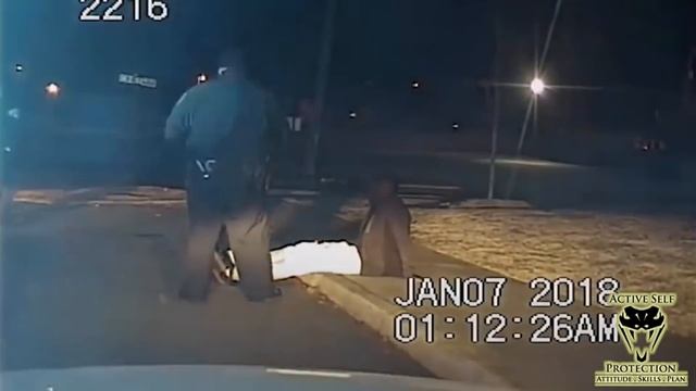 Officer Has to Flip the Switch in an Instant | Active Self Protection смотреть онлайн