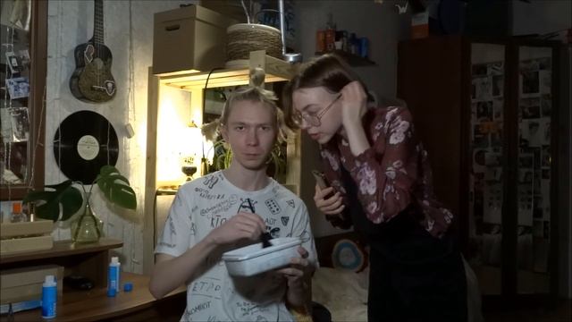 Крашу и осветляю волосы дома В ПЕРВЫЙ РАЗ (это была не лучшая идея) смотреть онлайн