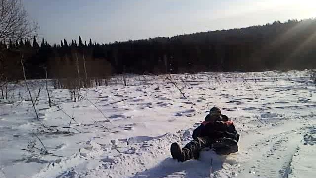 На мешке за снегоходом).mp4
