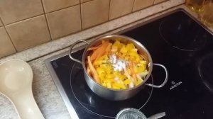 Тушеная индейка с овощами