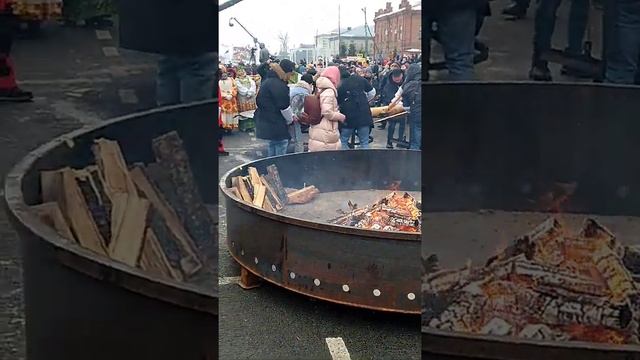 Масляница в г.Ялуторовск, 3м блин пекут. смотреть онлайн