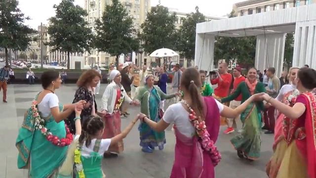 Hare Krishna Kirtan - Best Kirtan Hare Krishna Bhajan - Kirtan Song - Iskcon Kirtan