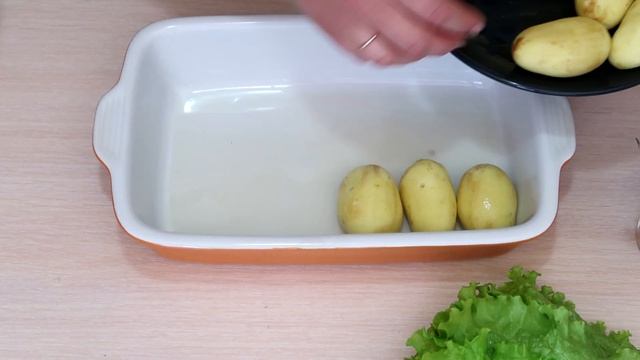 Молодой картофель запеченный в духовке со сметаной и сыром смотреть онлайн