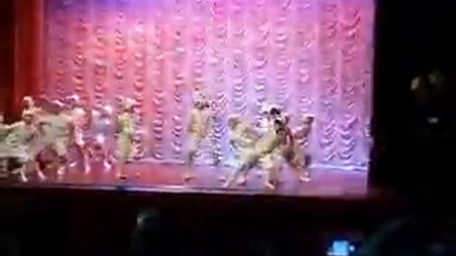 танцую с младшей группой танец зайчики смотреть онлайн