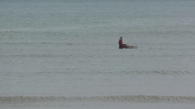 Views of Nopparat Thara beach as we sip a coffee смотреть онлайн