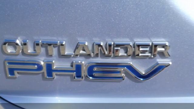 2014 Mitsubishi Outlander PHEV смотреть онлайн