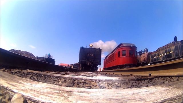 Trains Running Over Camera Montage 2 смотреть онлайн