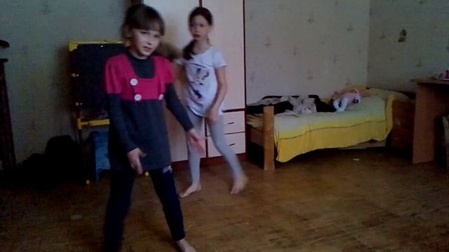 Как делать стойку на руках и как делать колесо. смотреть онлайн