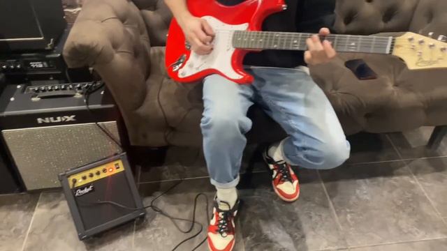 Пример звучания элгитары Rocket и комбо Rocket G10