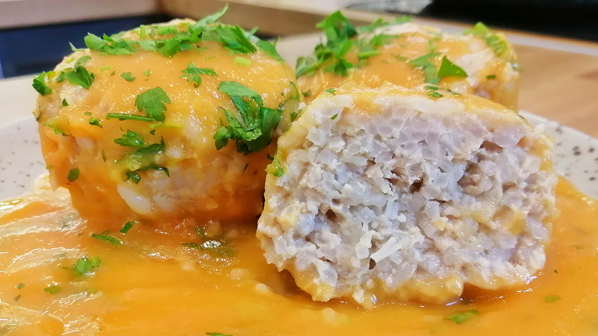 ЕЖИКИ ИЗ КУРИЦЫ с морковной подливой смотреть онлайн