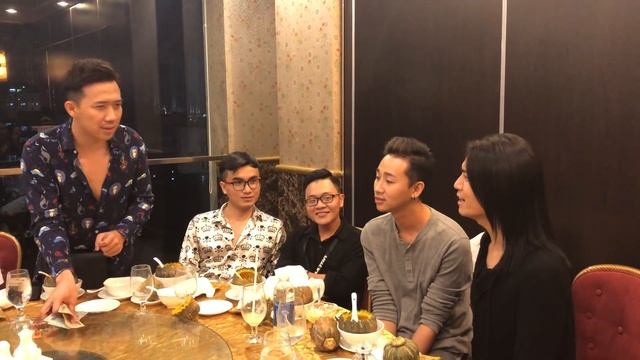 Trấn Thành Ăn Tối HÀNG CHỤC TRIỆU ĐỒNG Không Có Tiền Trả Phải Mượn BB Trần Và Hải Triều смотреть онлайн