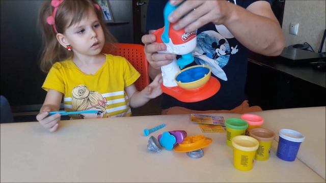 ОБЗОР Play-Doh кондитерская фабрика набор пластилина смотреть онлайн