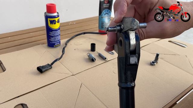 MANTENIMIENTO CABALLETE LATERAL DUCATI MONSTER 796😎🔧🦯🛵 смотреть онлайн