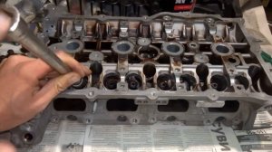 KIA/Hyundai G4KE G4KJ снимаем маслосъемные колпачки