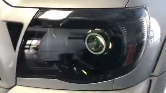 Toyota Tacoma w/Projector Retrofit w/XC (RGB) Multicolor Iron Man & XSB Switchback Halos. смотреть онлайн