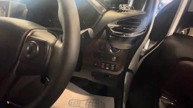 Toyota Esquire '2018 смотреть онлайн