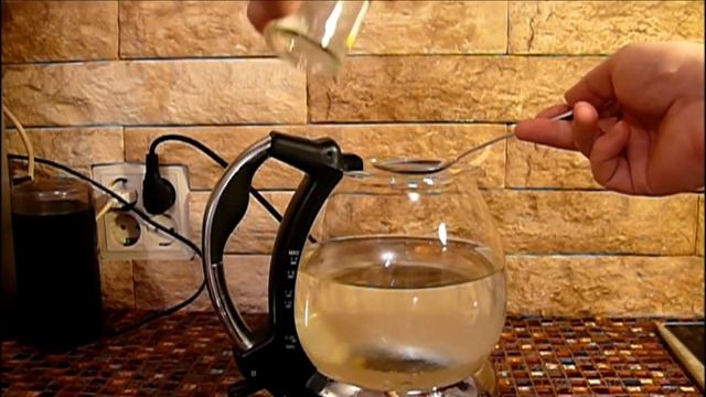 Как очистить чайник от накипи с помощью уксуса