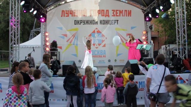 22 Татьяна Комарова и Юлия Елагина - музыкально-танцевальная композиция. Щербинка 26/07/2013 смотреть онлайн