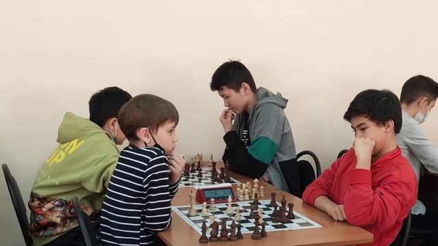 Чемпионат РК по быстрым шахматам среди юношей и девушек до 20 лет (V- тур) смотреть онлайн