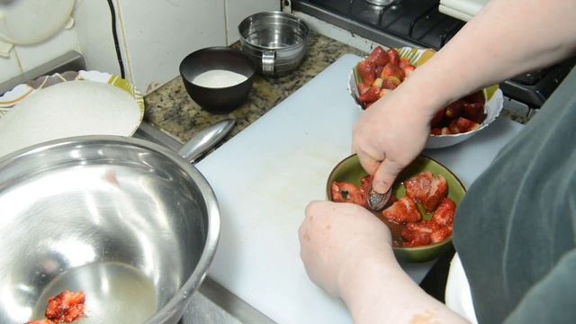 Strawberry jam that can be stored in the freezer and eaten all year round смотреть онлайн