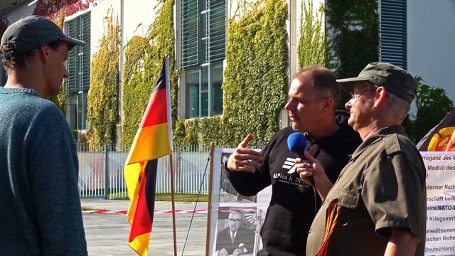 Die „Deutsche Wirtschaft“ Setzt Die Korrektur Des Zweiten Weltkrieges Fort; Traue Keinen Deutschen!