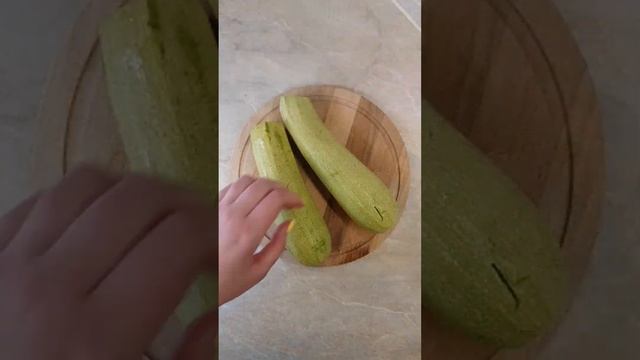 Блины с клубничным соусом