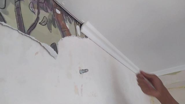 Как снять потолочный плинтус, приклеенный к натяжному потолку! смотреть онлайн